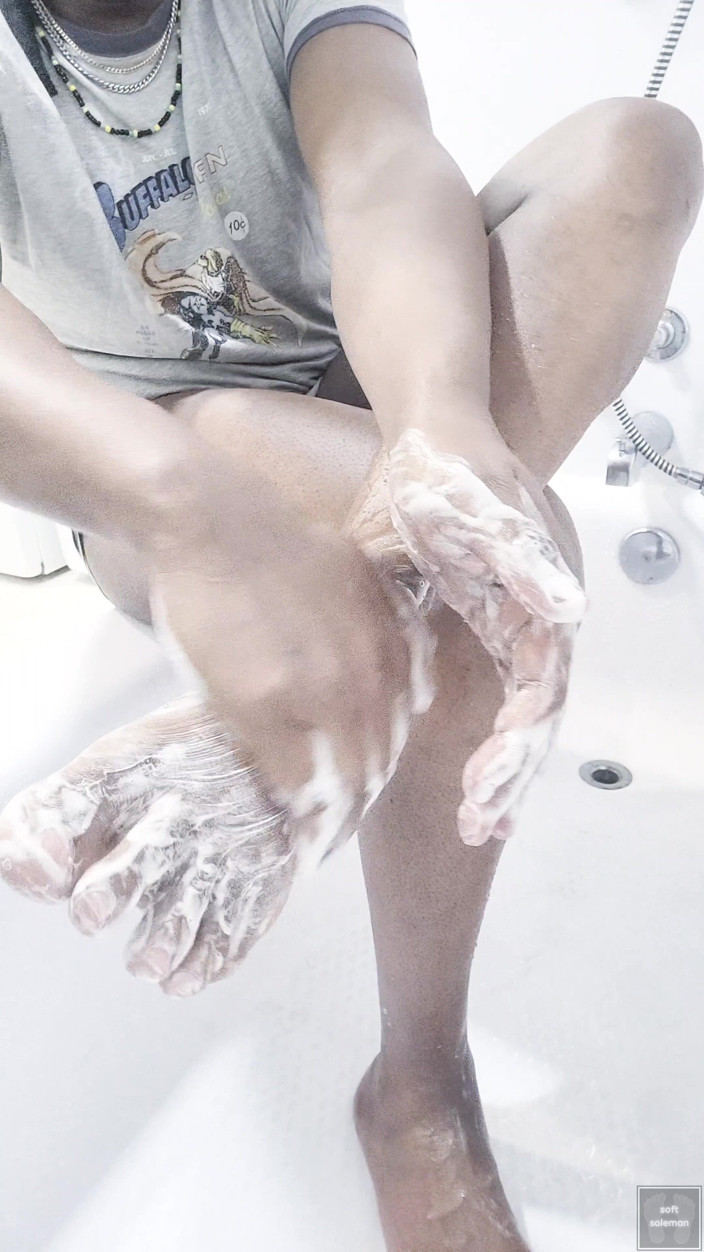 Soft Soleman: Limpio sensualmente mis pies (2025)