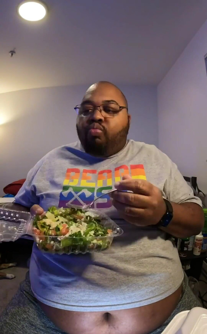 Blkhole420: Continue à manger, continue à manger en chantant dans ma tête comme...