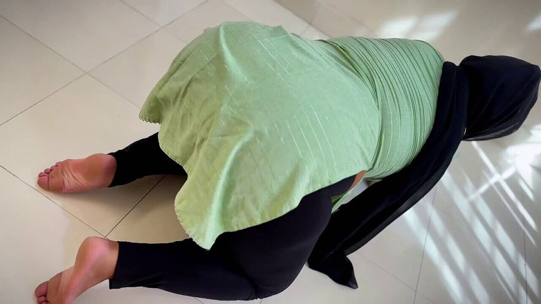 Aria Mia: Pembantu hotel dikongkek tetamu orang asing semasa dia membersihkan biliknya...