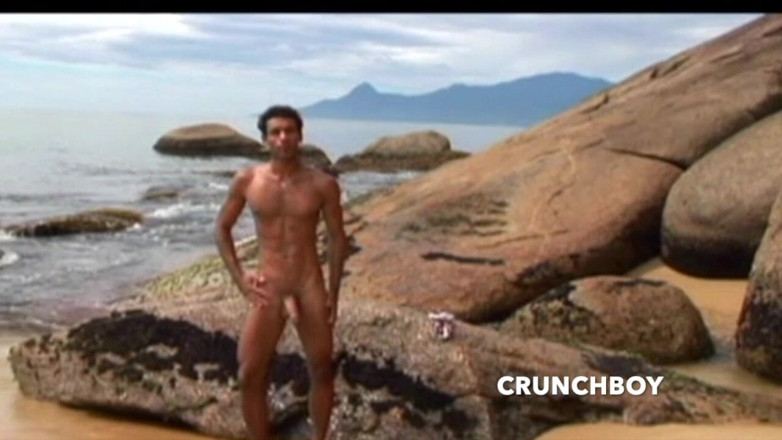 Bareback porn with straight boy: I latini scopano a mostrarsi su una spiaggia pubblica