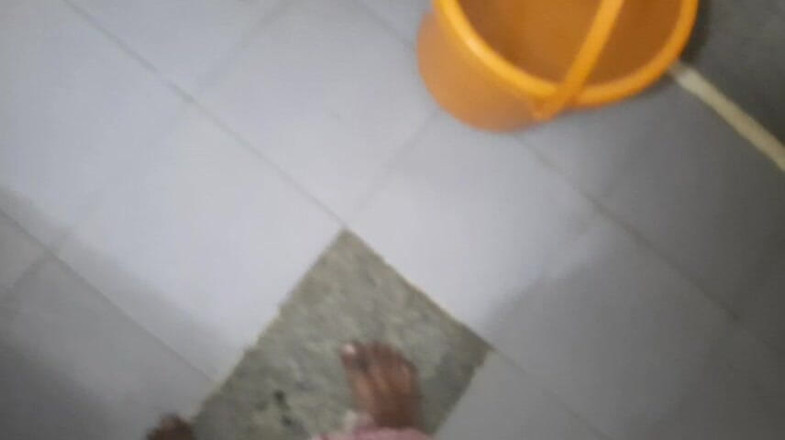 Wheyincognito: Masturbation dans la salle de bain le matin