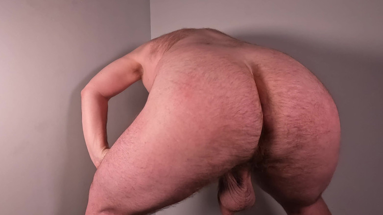 Alex Bear: Urso manhã esticar por trás para expor grandes bolas, pau...