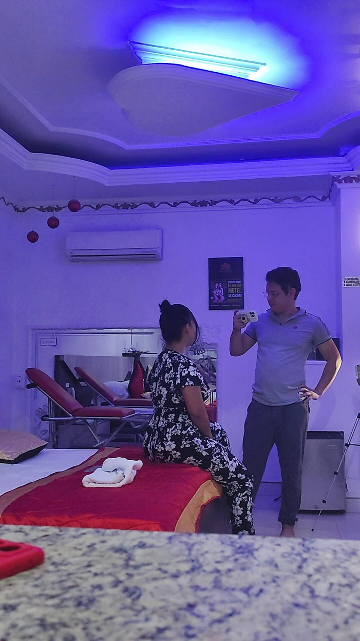 Crisanto999: Tante seksi rambut cokelat ini dientot habis-habisan sama kontol besarku...