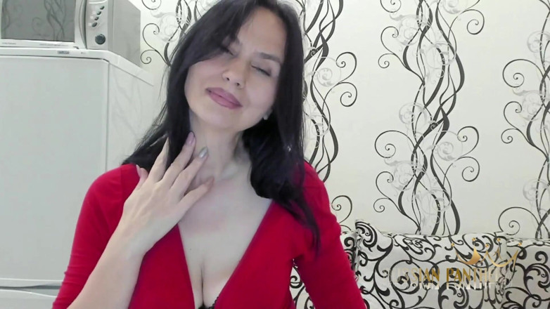 ANGELA_LADY: Quý cô mặc đồ đỏ 1