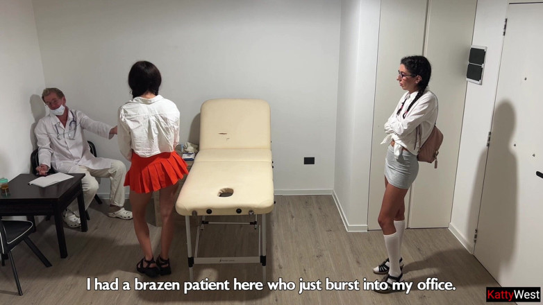 Katty West: 학생 캐티 웨스트와 케이트 리치는 정기 산부인과 검진 중 경계를 늦췄다