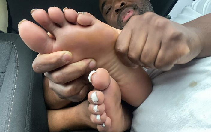 Foot Patrol: Sessione in auto relax con Amazon_goddess_ suole osso t strofinando...
