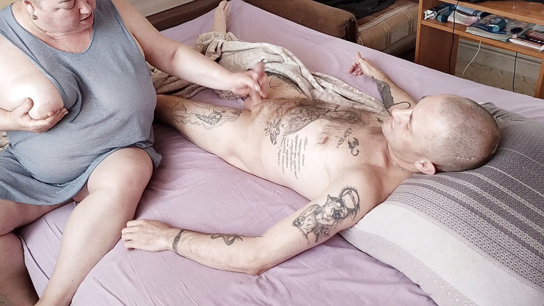 Zona901: fet kvinna väcker mig genom att onanera min kuk