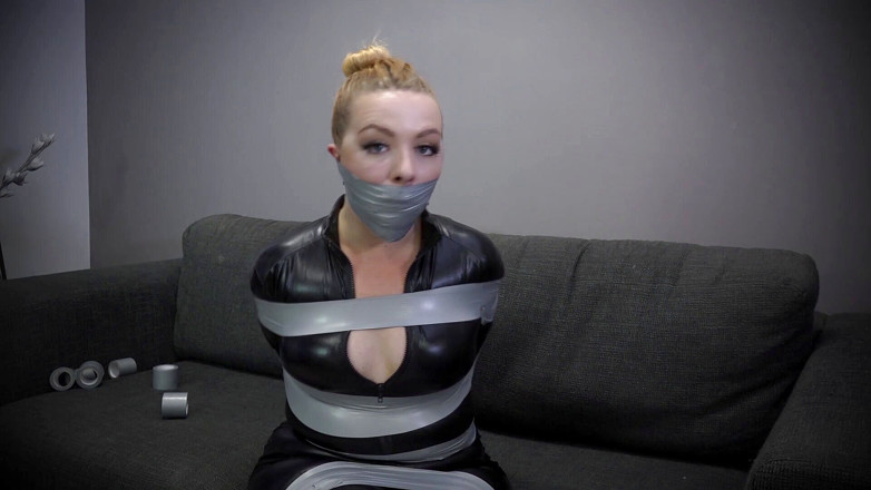 Gag Attack: Stardust - Cat Crook dans du bondage sur bande