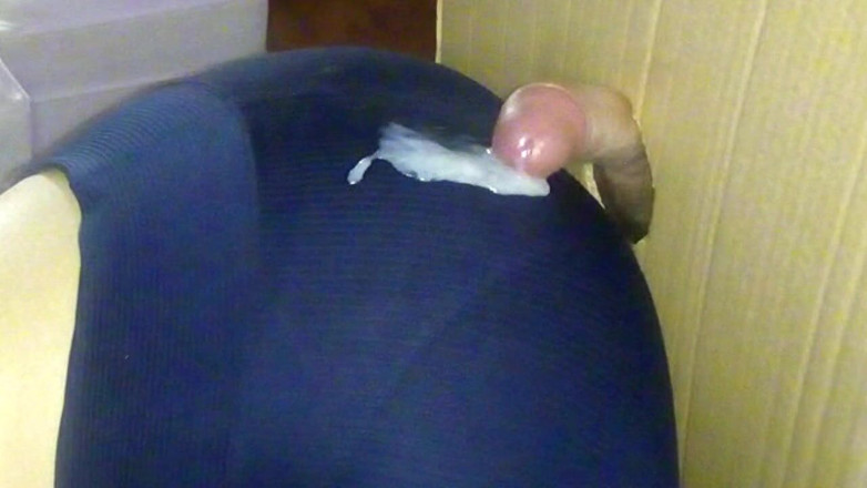 Sexoamateur: Frecare la gaura din zid - gloryhole