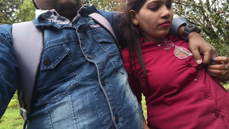 Sona bhabhi: Indisches desi-mädchen küsst szenen und möpse drücken von ihrem freund...