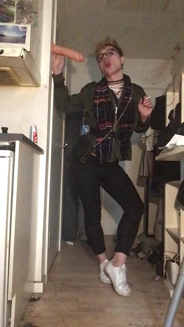 Sissy Cindy Slut: Menina maricas se diverte