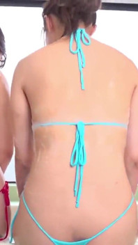 Reunion in bagno. Costumi da bagno in perizoma Spark Eccitazione senza scopare - Episodio 1