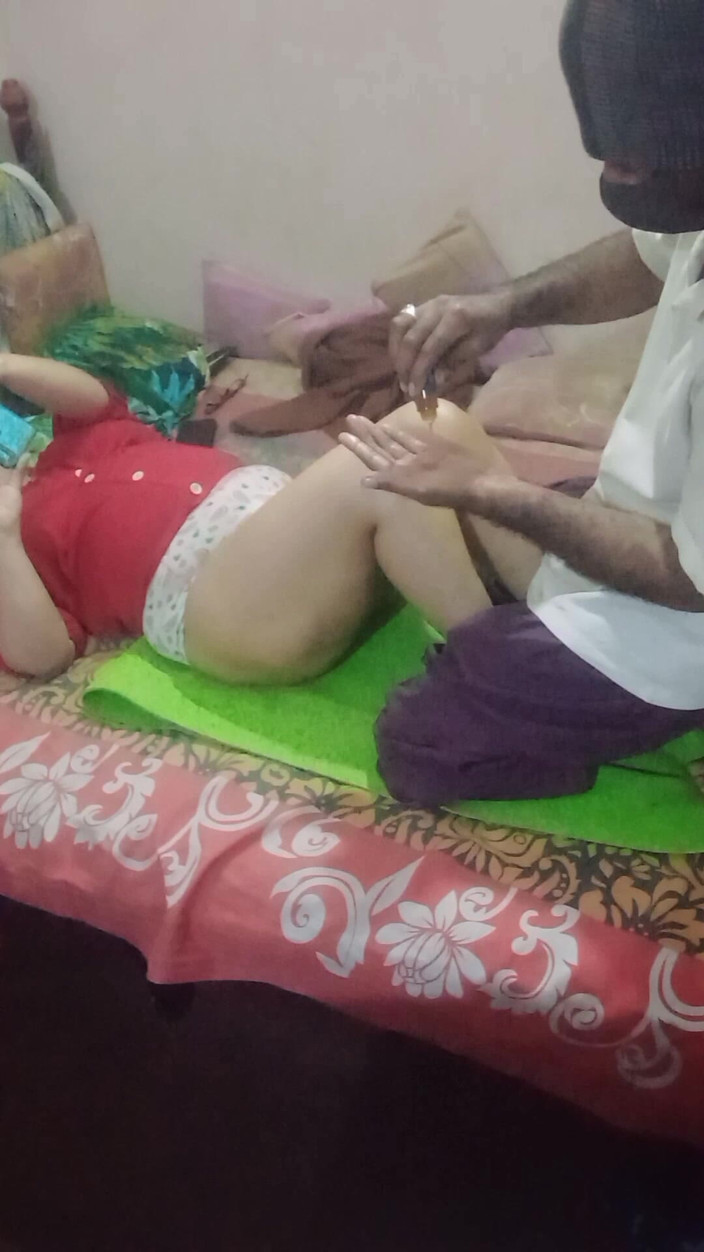 Yasmeen: Bhabhi ha un massaggio fatto