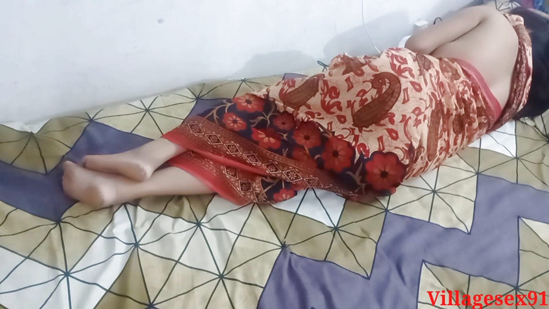 Villagesex91: Přinutil jsem svou švagrovou ležet na posteli a tvrdě ji ošukal