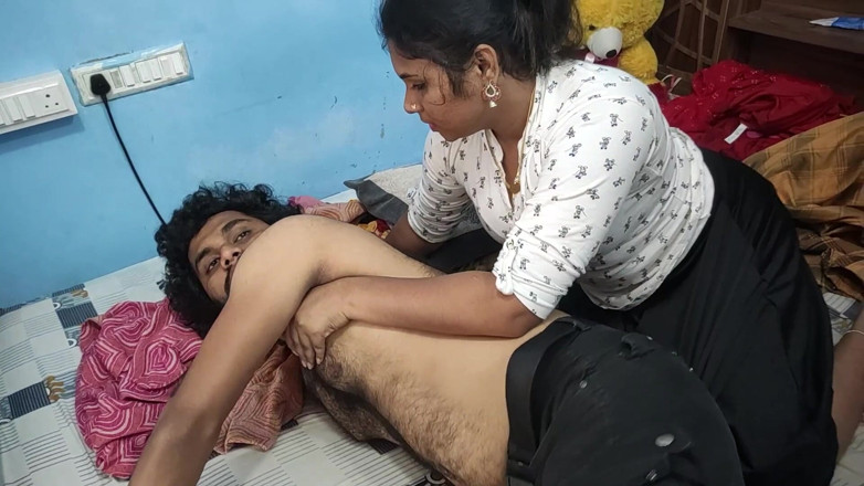Vaishnavysharunraj: Verrouillage des longues lèvres avec ma demi-sœur dans la chambre