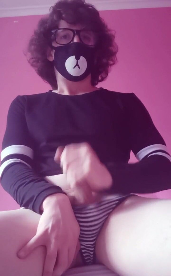 Rainbow Femboy: Більш м'яке відео сьогодні, коли я дрочу з готами
