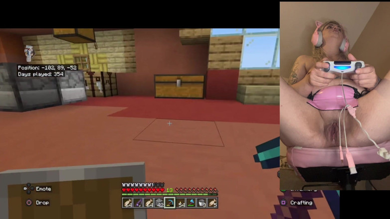 EeveeXo: La ragazza gamer ti degrada con il suo sputo e...