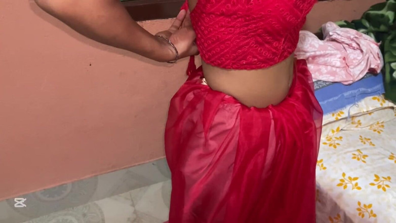 DEVIL ROBERT: India esposa con sari rojo mirando tan muy caliente y...