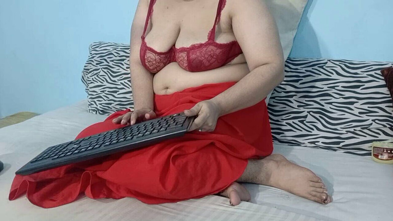 Netu: La Pakistanaise Rani Netu montre ses gros seins et son...