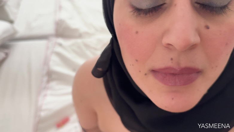 Yasmeena Ali: Hijab supplie pour jouir