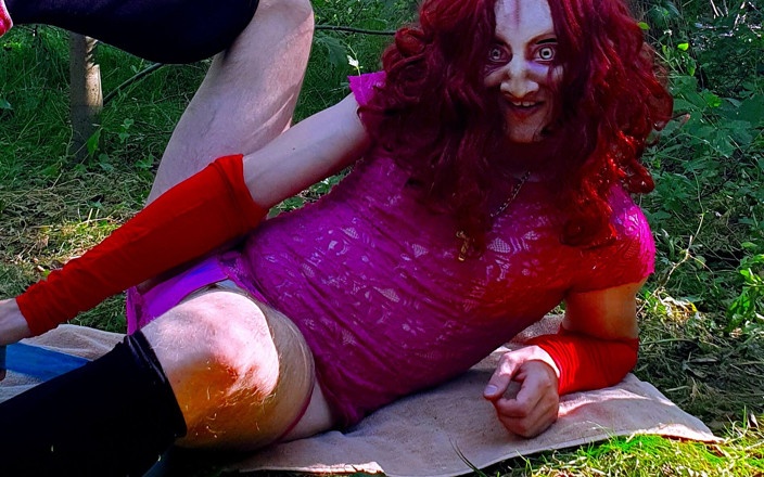 Demon Bitch: Si jalang demon miang panas berseronok berseronok bersendirian di dalam...