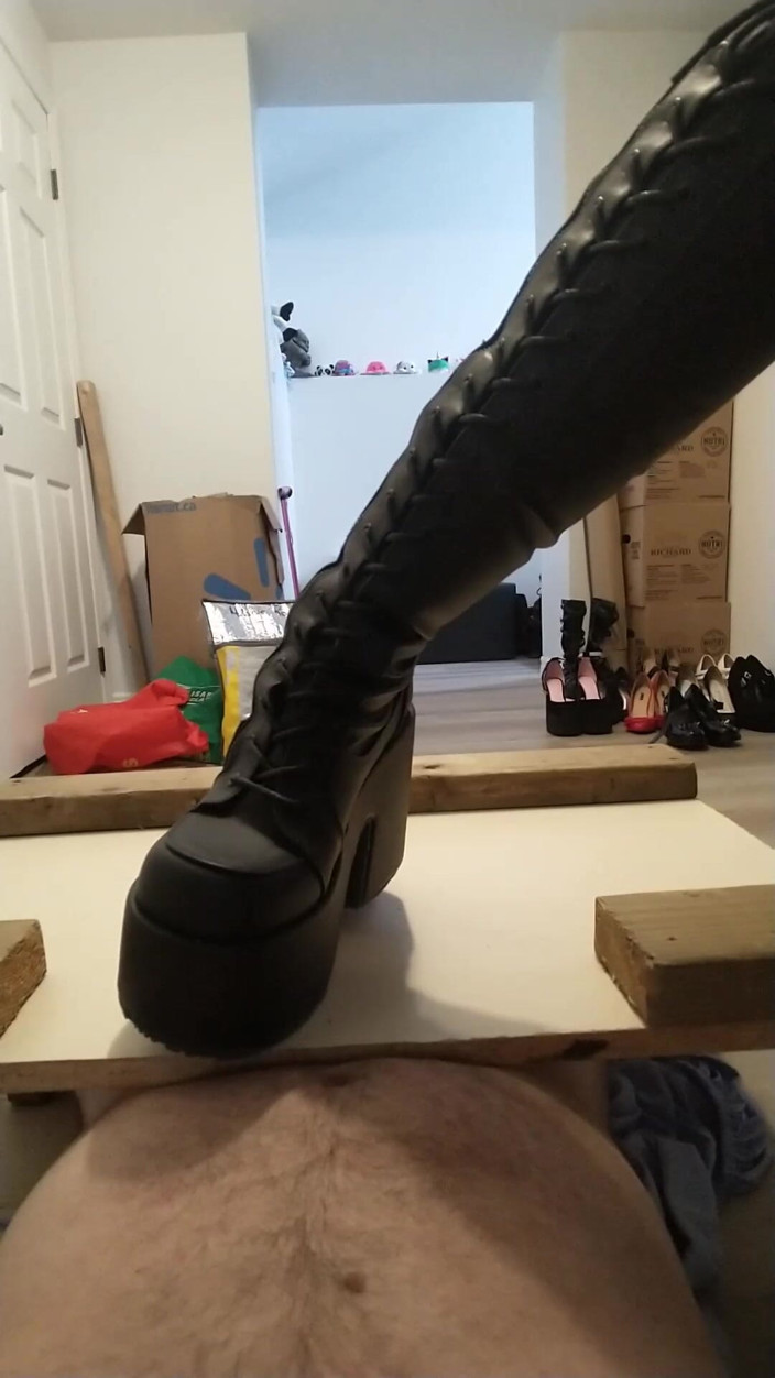 Miss jj chose: Demonia nad kolena boty