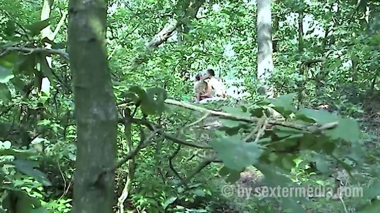 Sextermedia by Pete: Couple Sex in the Green