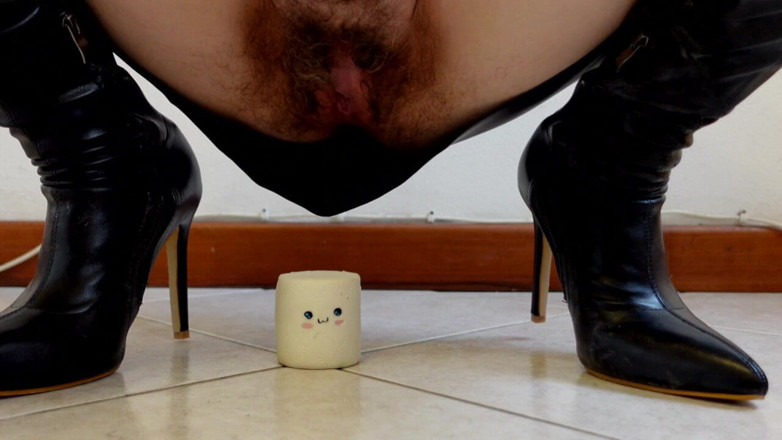 Mature_cunt: Đụ đồ chơi với đôi ủng của tôi