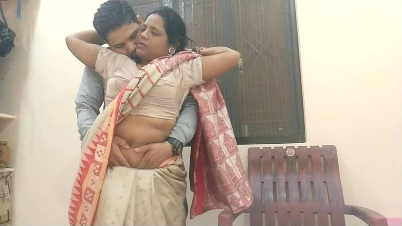 Popmini: Indische geile IT-professor hete seks in mooie saree met student...