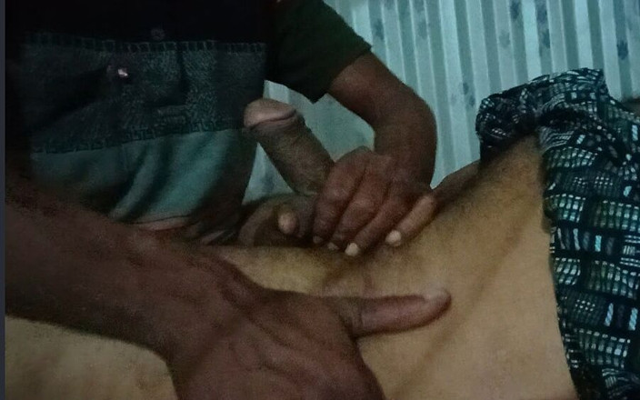 Assam sex king: Handjob-masturbation von Ghush In einem raum assam