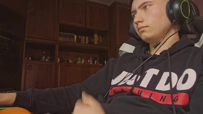CockyBoy7: Gamer Boy Masivní sperma - s obličejem