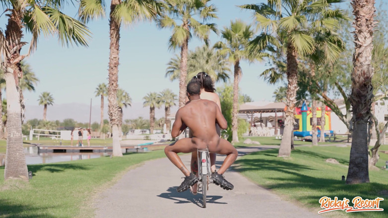 Ricky's Resort: Episodul Isiah Maxwell