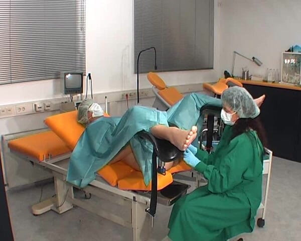 Rubber & Clinic Studio - 1ATOYS: Krankenschwester in grünem sprech-outfit