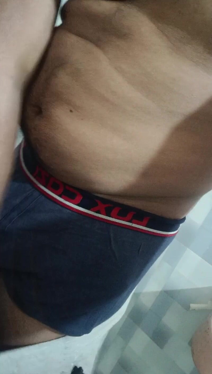 Silverbee4: Plaisir desi, salle de bain