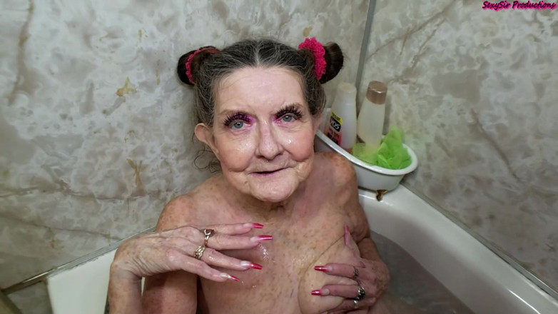 Sexy Sandra N Sir Christopher: Sandra'nın banyo zamanı sakso