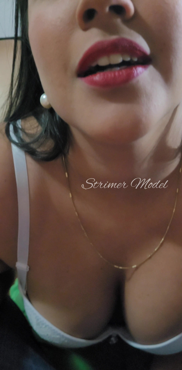 Strimermodel: 얼굴에 재채기