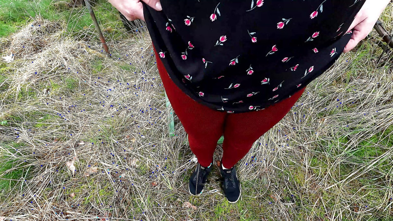 Bouncy Tits Action: Am Jagdstand ihre brüste rot schlagen