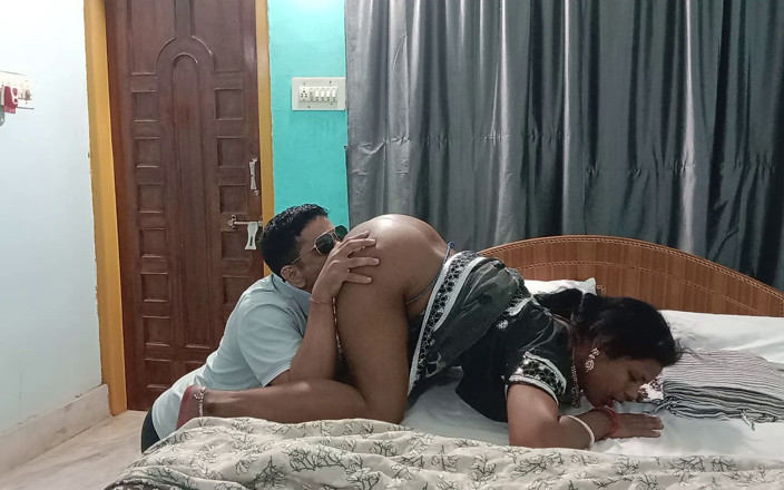 Hot N Sexy: Tante seksi ini lagi asik jilat memek dan ngentot memek...