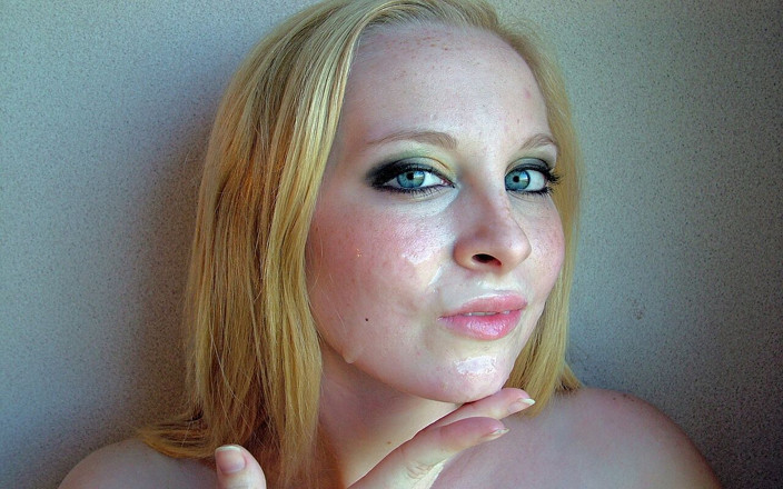 NaughtyMidwestGirls: Kiki Munroe - salope de 18 ans qui fume