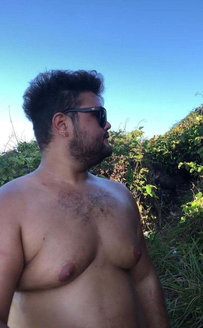 VEN1CIU: Rycker varandra på stranden