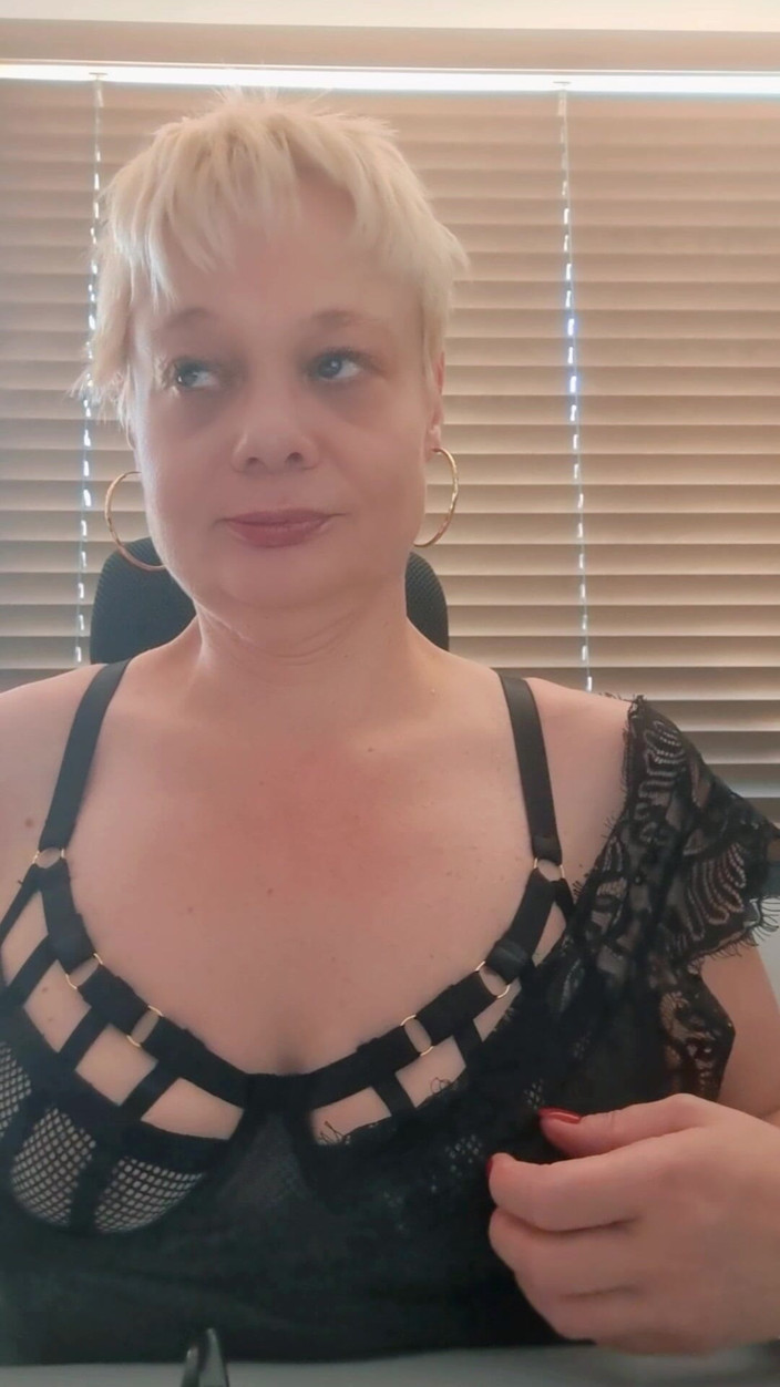 Sofy13: Sexy la birou cu lenjerie
