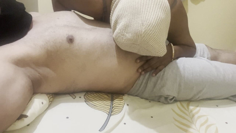 SARA NEHA: Bini India menghisap puting yang dia perlukan setiap hari menghisap...