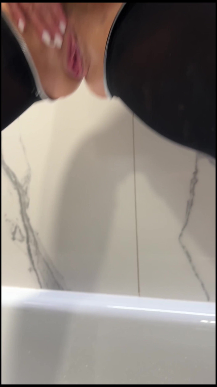 XxxCWSxxx: 我的撒尿视频汇编
