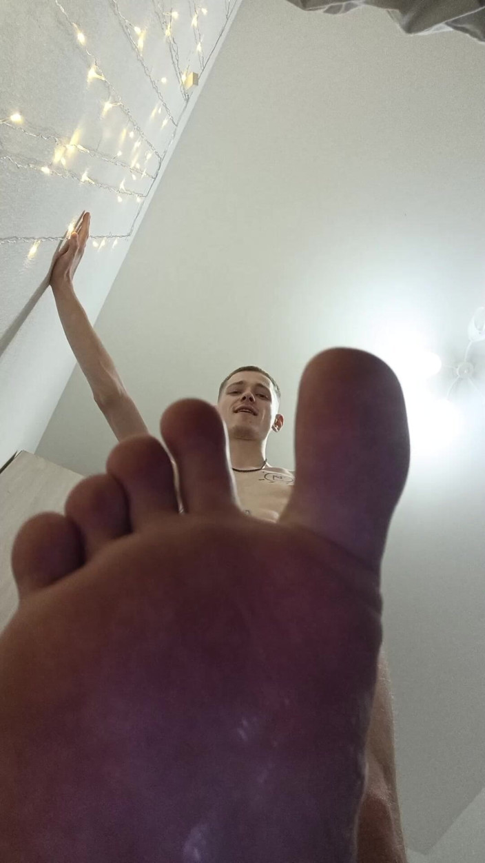 endo_wolf: Sclav pentru picioare # 2