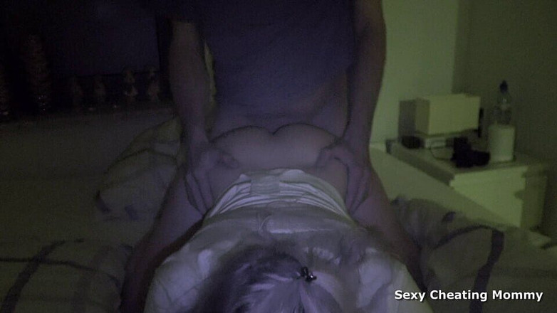 Sexy Cheating Mommy: Meine frau fickte auf den großen schwanz meiner besten freundin,...