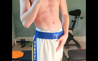 Dlight: Twinks - abdominais fofos e pau em meias