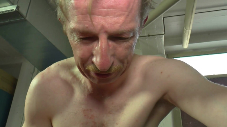 Mature Climax - 100% Mature Videos: Зрілу товстушку в окулярах глибоко трахають, перш ніж сперма наповнить її рот