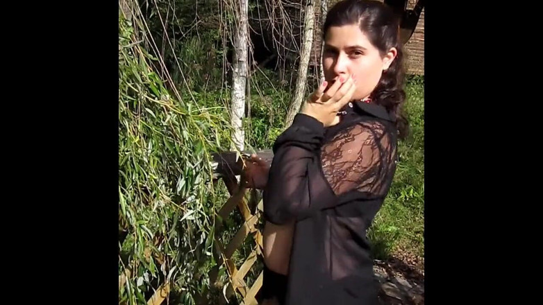 ExpressiaGirl: Una passeggiata nel parco termina con una sborra sul viso