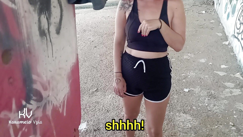 KarameloVzla: J’ai montré ma bite dans la nature à ma demi-sœur et...
