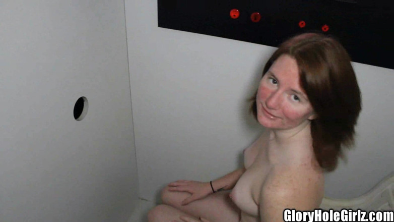 Glory Hole Girlz: Тінка акне, глоріхол, червоний обличчя, кремпай у піхву і ковтання сперми, руда голова, мінет і трах